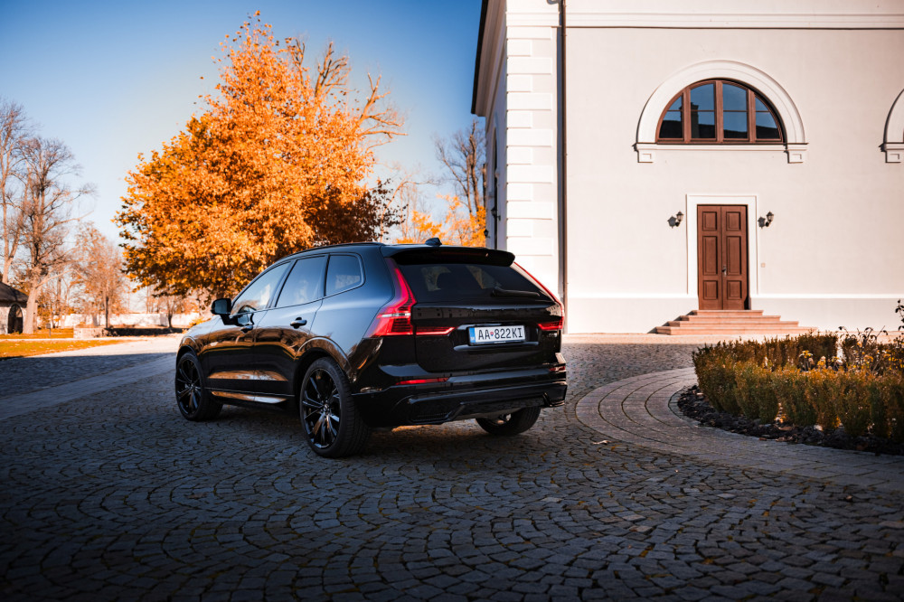 Volvo XC60 B5 AWD Black Edition